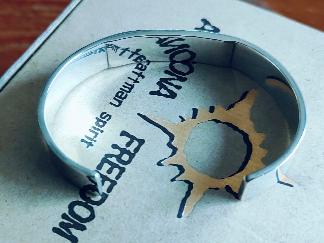 ピカピカ極美！【ARIZONA FREEDOM】唐草バングル　K18 印台