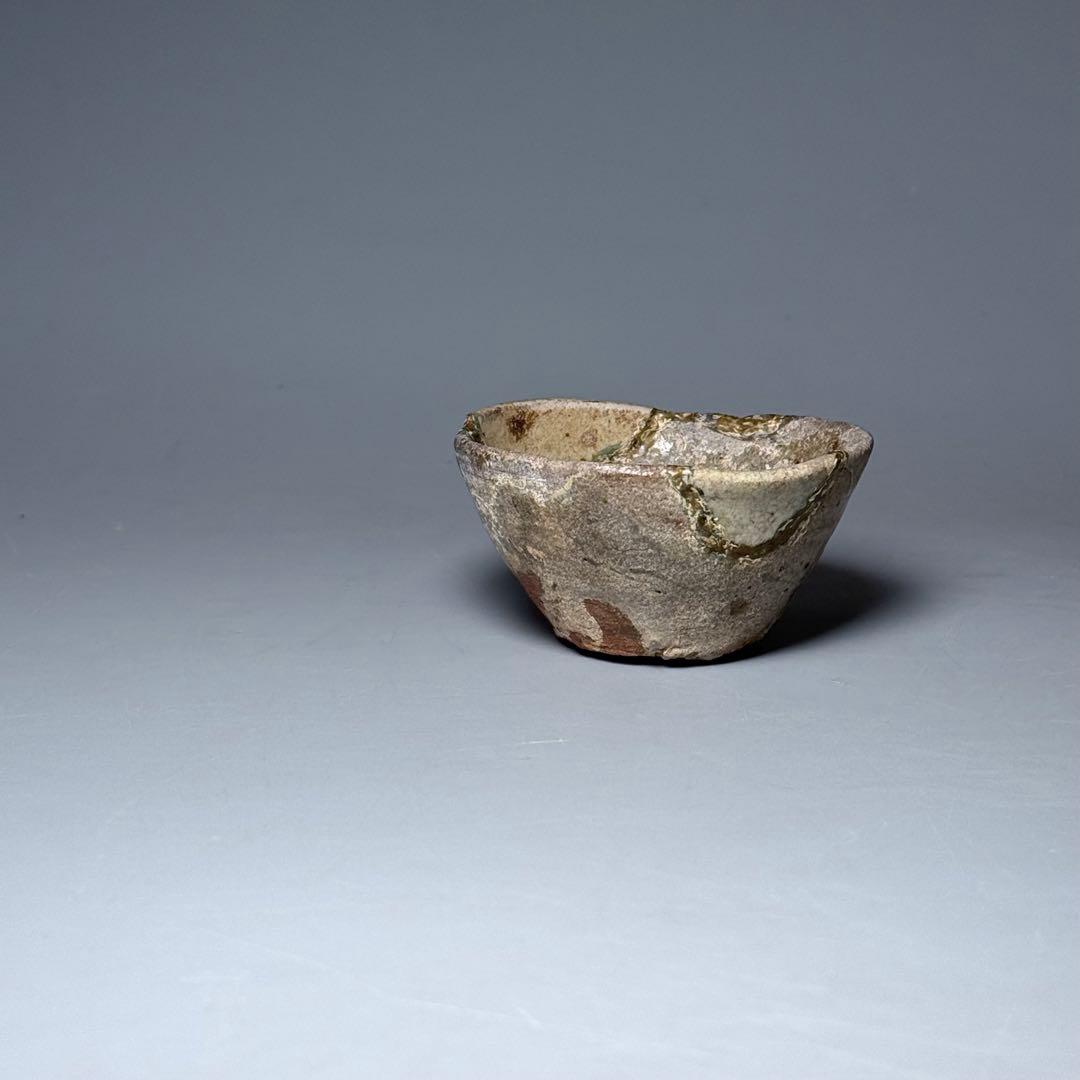 桃山〜江戸前期　古唐津　ぐい呑み　枇杷色釉　梅花皮　古美術　蒐集家　枯れの美