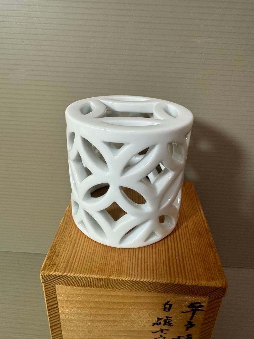 2774 茶道具平戸焼 横石嘉助 平戸白磁七宝透 蓋置 共箱　未使用