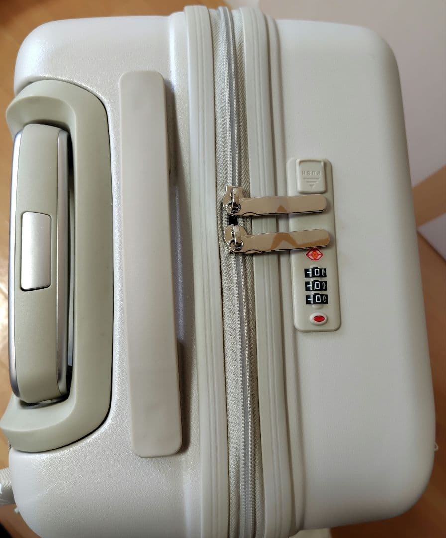 NORICCO ノリッコ　おしり痛くないクッション付 子供乗れるスーツケース