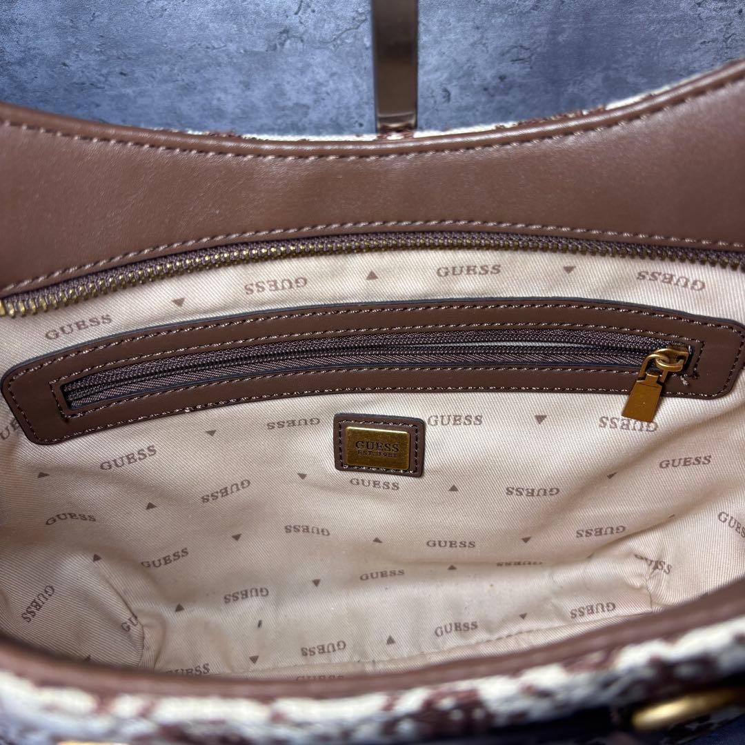 【極美品】GUESS ゲス　ショルダーバッグ ロゴ柄 ブラウン ワンショルダー