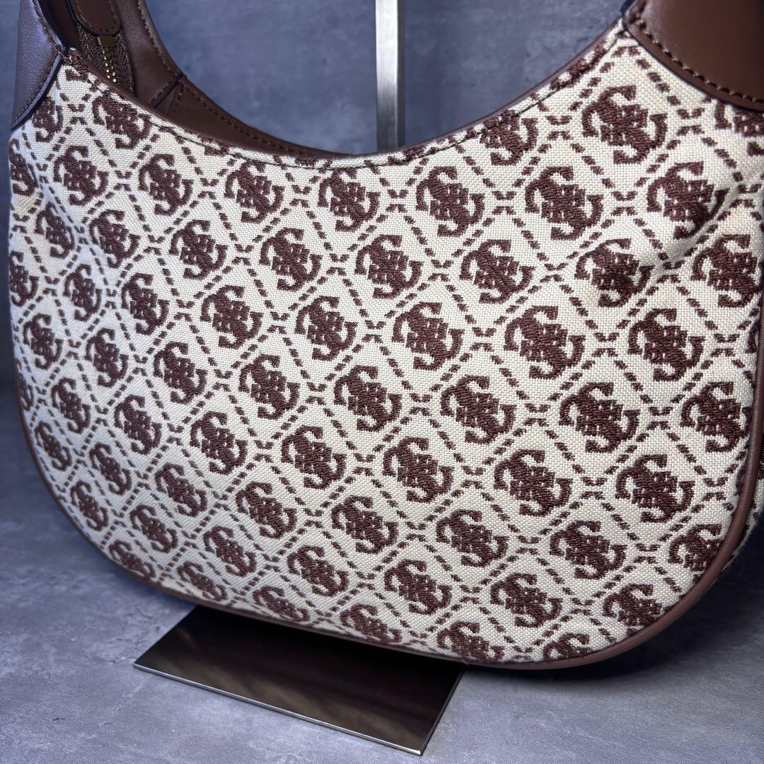 【極美品】GUESS ゲス　ショルダーバッグ ロゴ柄 ブラウン ワンショルダー