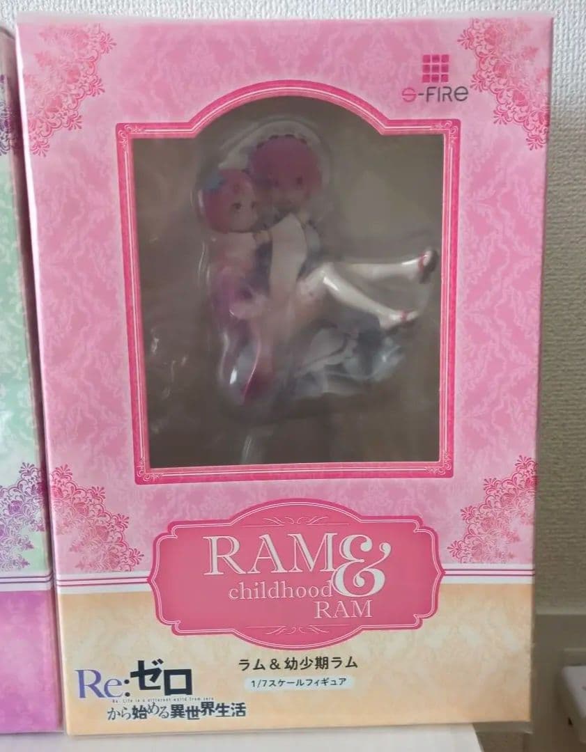 送料込み　リゼロ　エスファイア　レム　ラム　エミリアフィギュア　幼少期