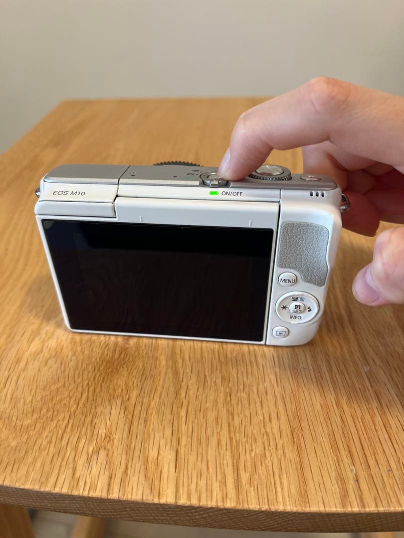 [ジャンク品] EOS M10 カメラ　フルセット