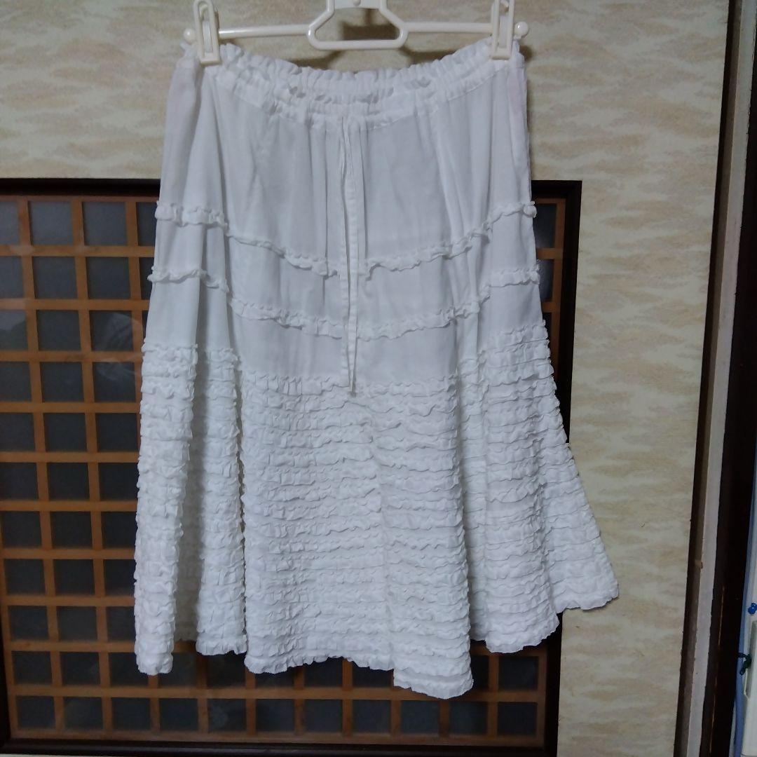 ホワイト フリル フレアスカート ひざ丈