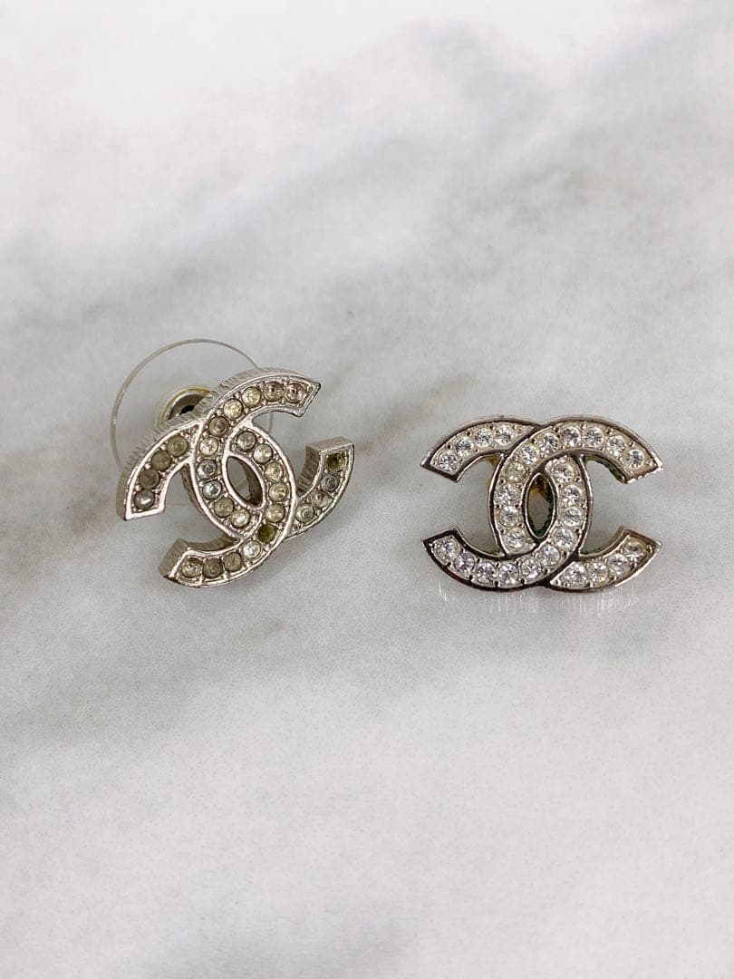 ＋【訳あり】シャネル ピアス 両耳　ストーン付き　CCロゴ　シルバー