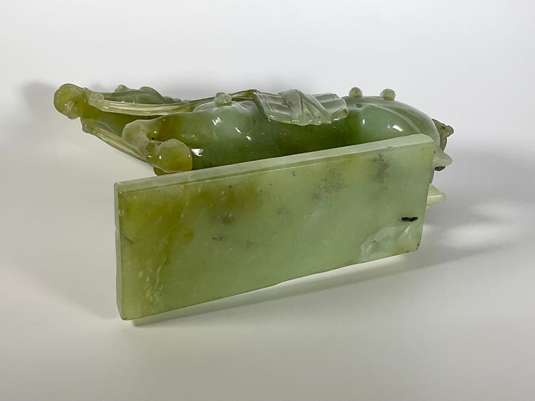 中国美術　砡製　玉石　翡翠　馬　彫刻　台座付　置物　幅約28cm