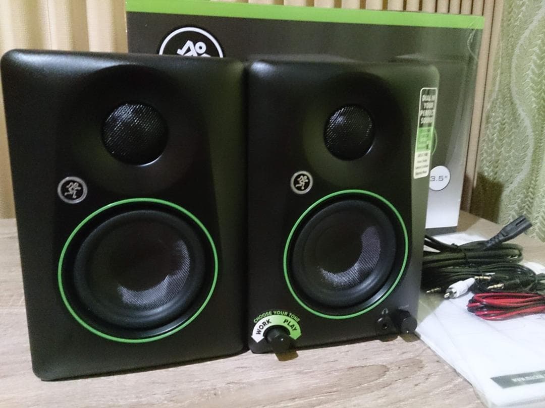 Mackie CR3.5スタジオモニター