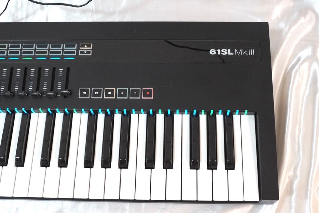 Novation SL MkIII 61鍵（MIDIキーボード）