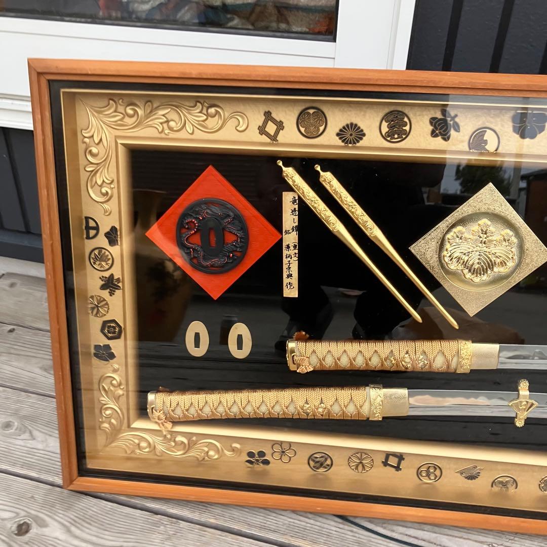 昭和レトロ 日本武将 模造刀 日本刀 鍔 武具 家紋 K24GP 壁掛け飾り額縁