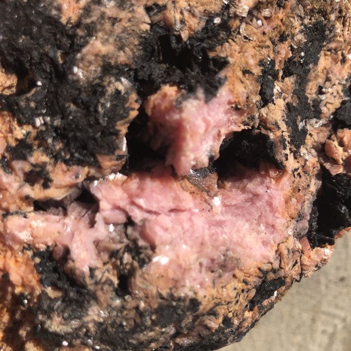 値下げしました、国産鉱物　菱マンガン鉱　原石です