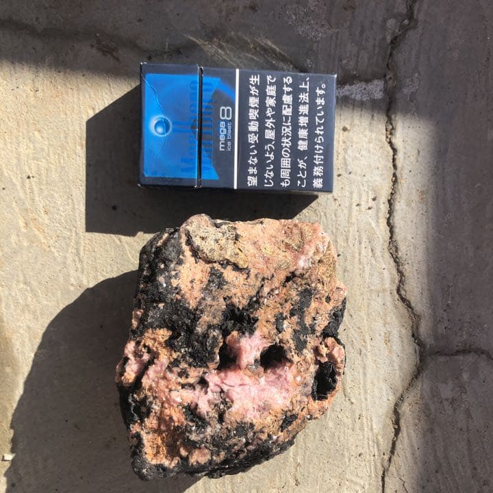 値下げしました、国産鉱物　菱マンガン鉱　原石です