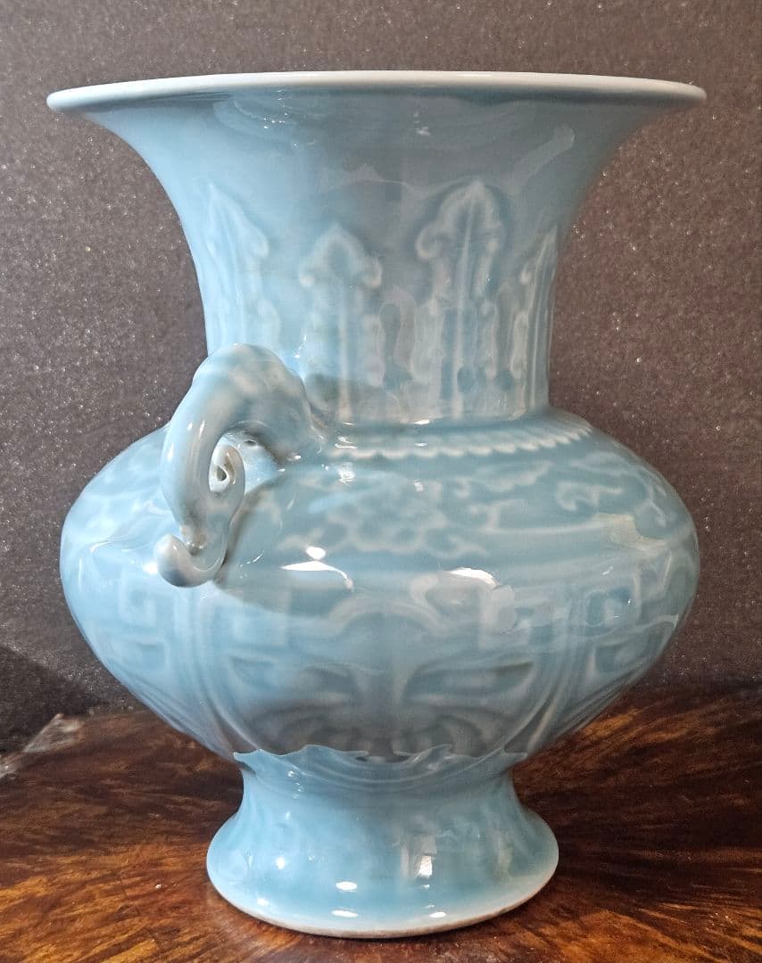 中国美術　中国陶磁器　青天釉　青磁 大清乾隆年製銘　双獣耳　唐草獣面図　 壺　罐