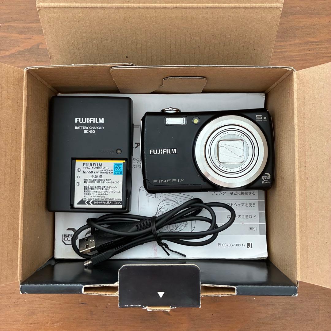 【値下げ】富士フィルム FINEPIX F100FD デジカメ　平成