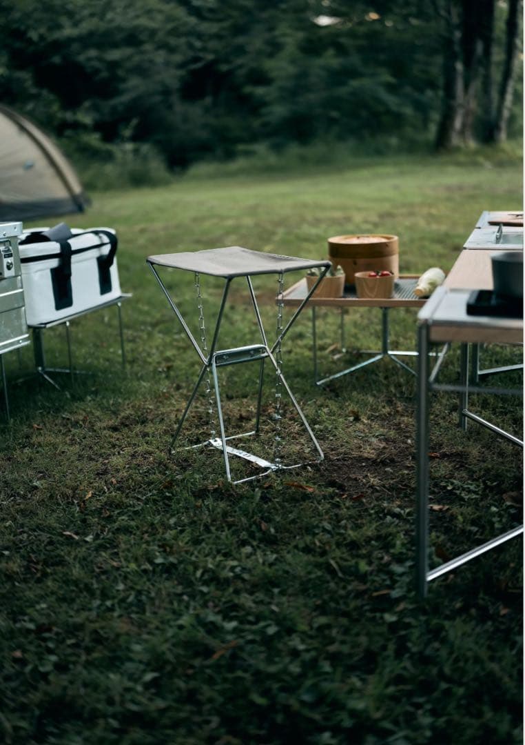 ワンダラウト ユニバーサルウッドトレイ スモール、チェアーの2点