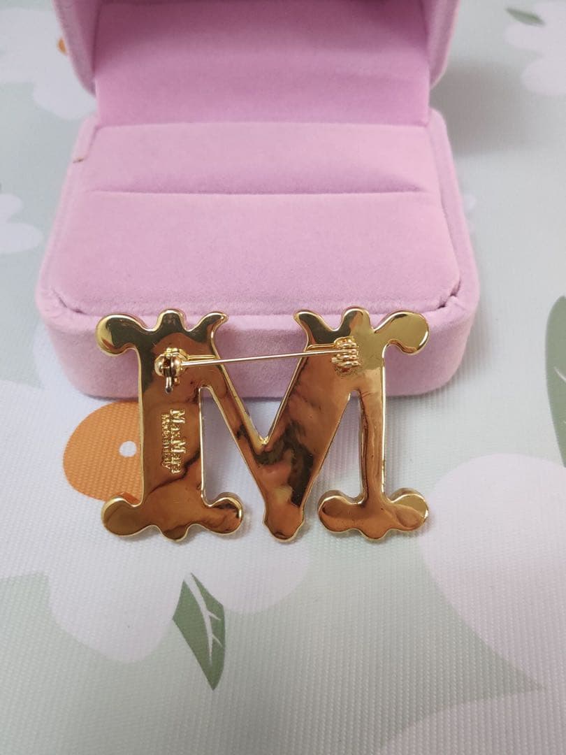 マックスマーラ　クリスタル モノグラムMロゴブローチ パール付き　ゴールド超美品