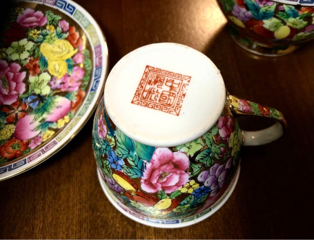 中国景徳鎮　 十錦手　金地粉彩万華不落地　ティーセット