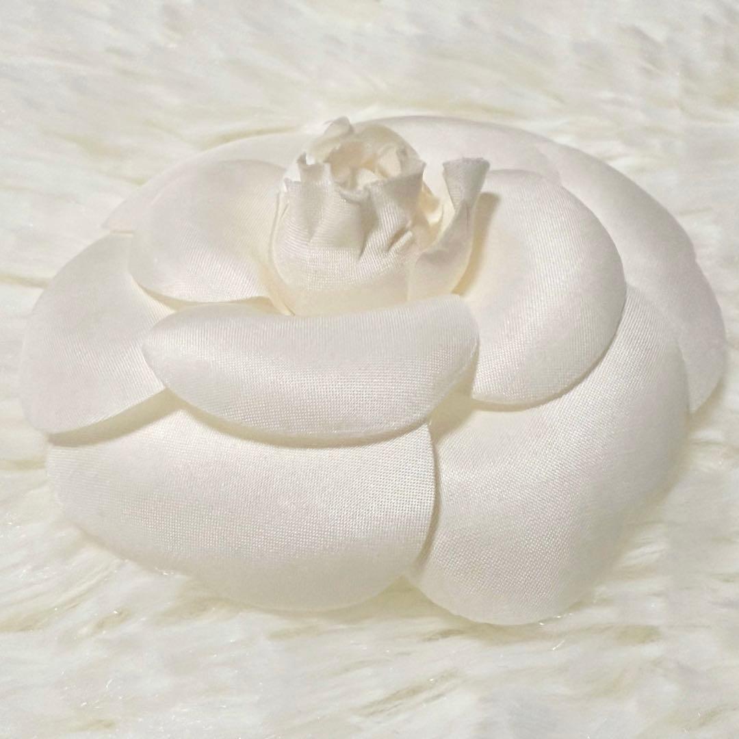 美品 CHANEL シャネル カメリア ブローチ コサージュ フラワー 白