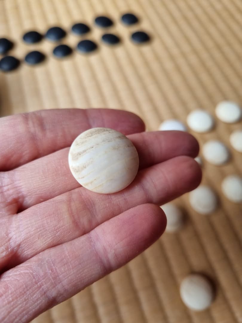 囲碁・碁盤＆碁石セット・最高級骨董品（日本産はまぐり・那智黒・榧素材）