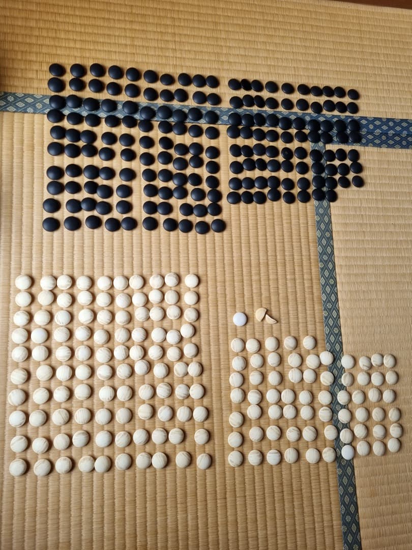 囲碁・碁盤＆碁石セット・最高級骨董品（日本産はまぐり・那智黒・榧素材）