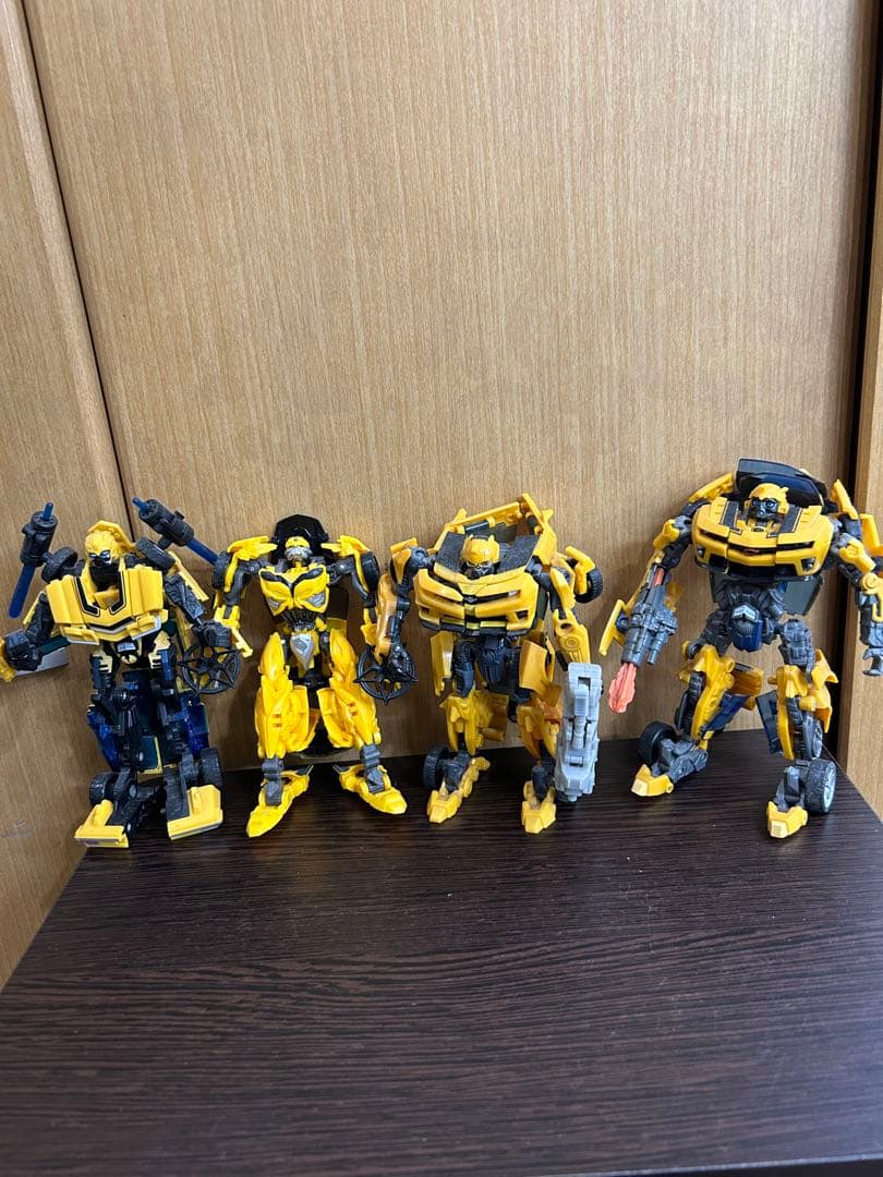 トランスフォーマー バンブルビー フィギュア 4体セット　オプティマスはオマケ