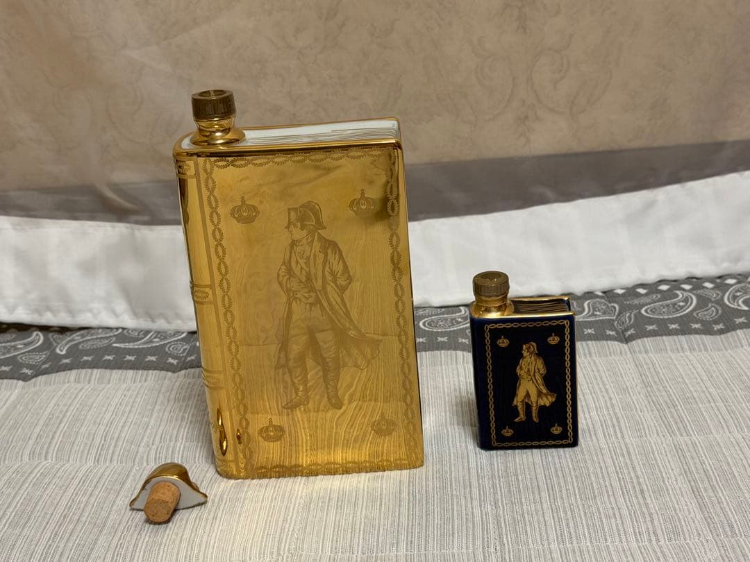 【未開栓】カミュ ナポレオンブック ゴールド 700ml 替栓付き＆ミニブック付