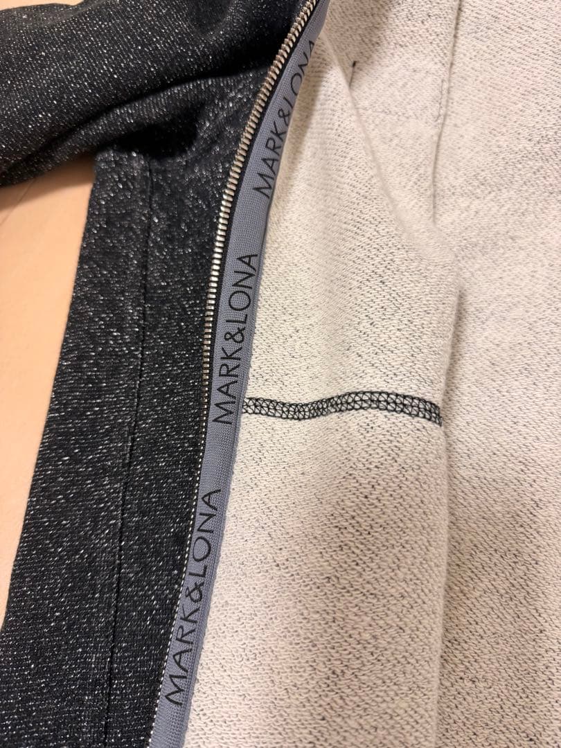 マークアンドロナ ファー付きフード パーカーLサイズ