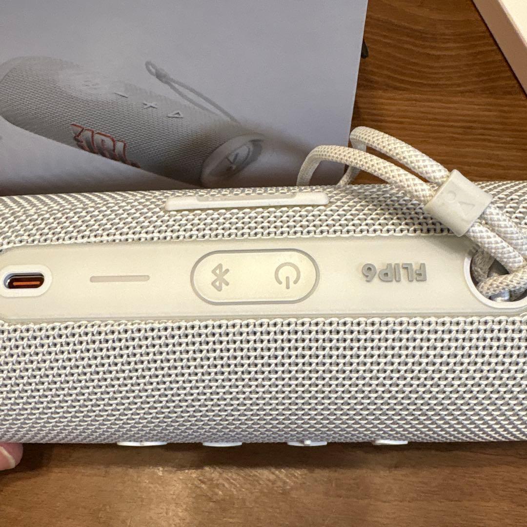 早いもの勝ちです　JBL FLIP 6 ワイヤレススピーカー ホワイト