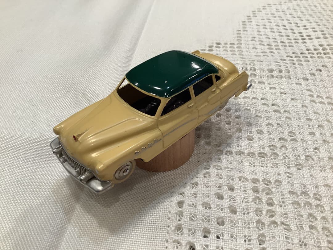 美品レア　DINKY TOYS BUICK ROADMASTER ミニカー