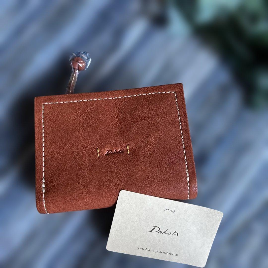 新品Dakota ブラウン 二つ折り牛革財布お勧め