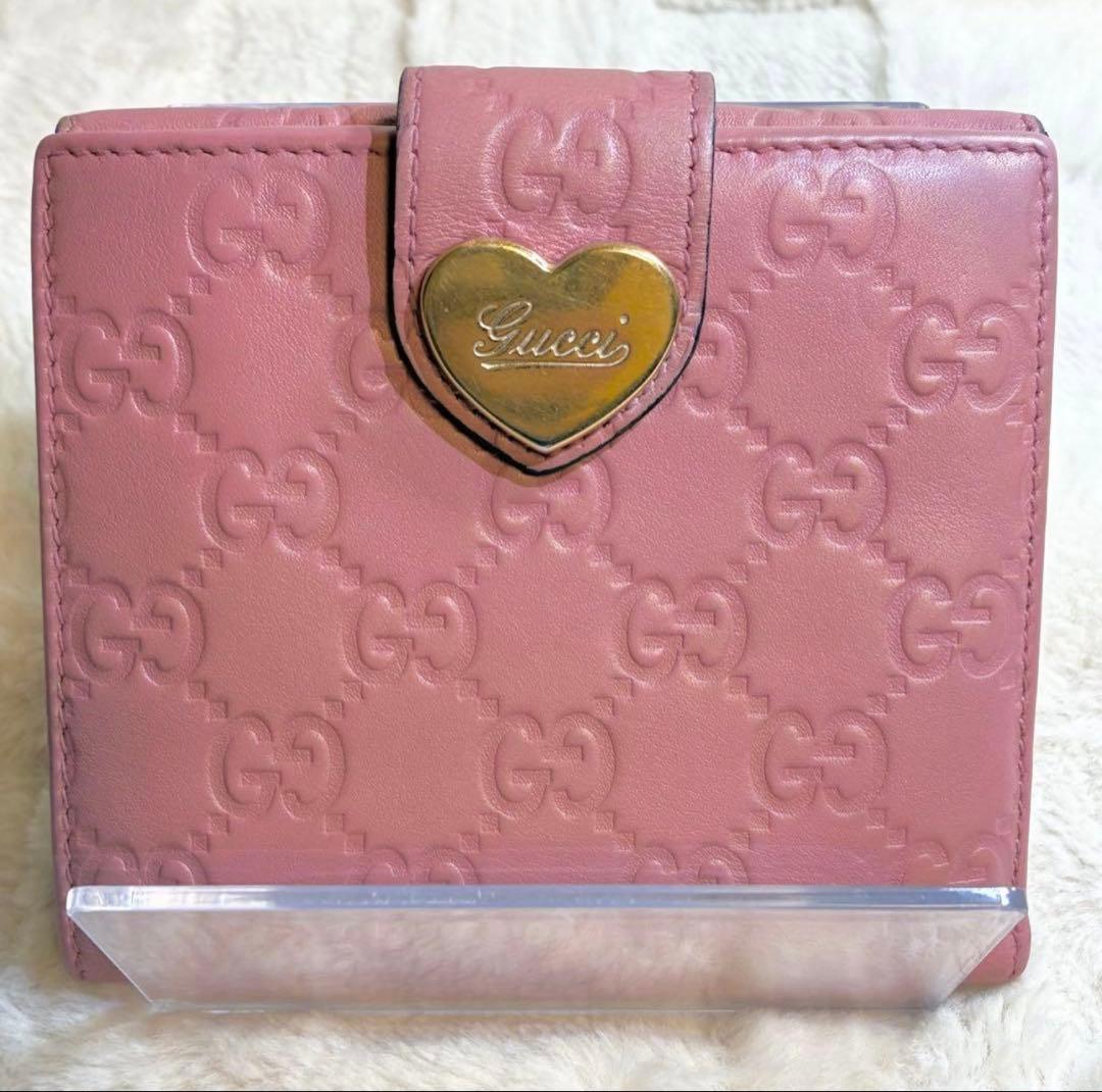 ✨GUCCIピンクレザー 二つ折り財布 ハート金具付き✨