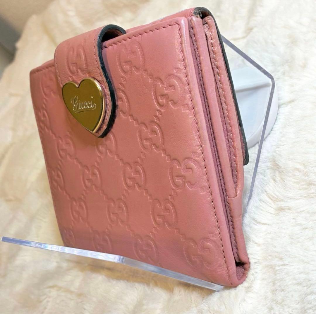 ✨GUCCIピンクレザー 二つ折り財布 ハート金具付き✨