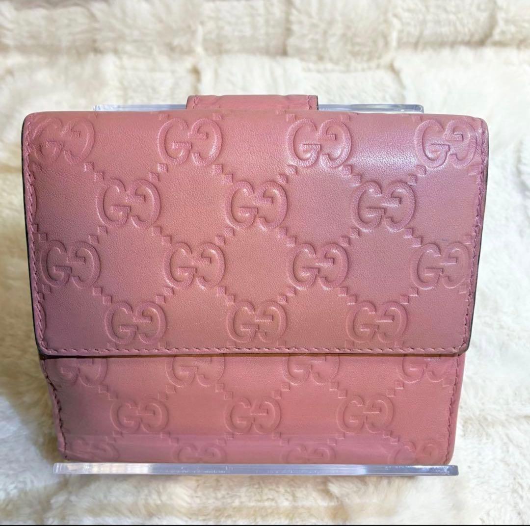 ✨GUCCIピンクレザー 二つ折り財布 ハート金具付き✨