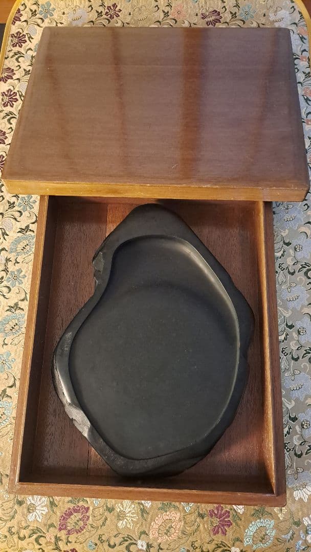 【雨畑真石】大型(30cm超)硯　秀峰作