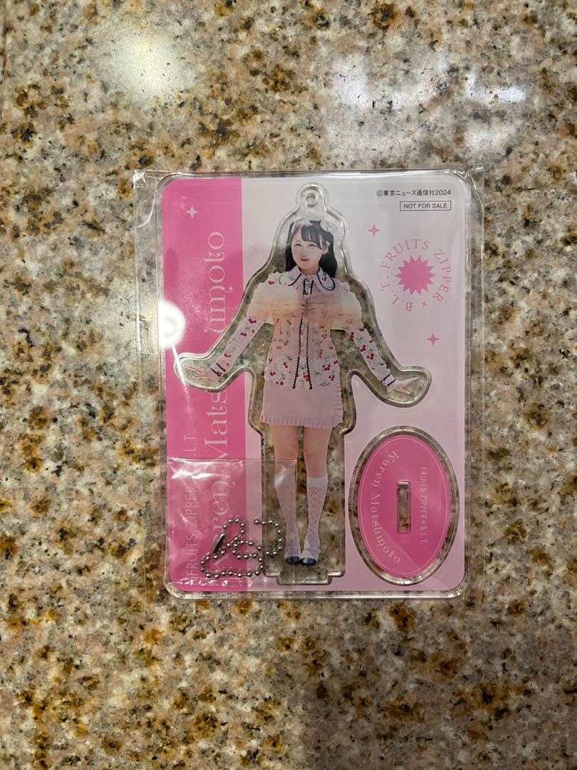 松本かれんアクリルスタンドキーホルダーBLTバージョン。