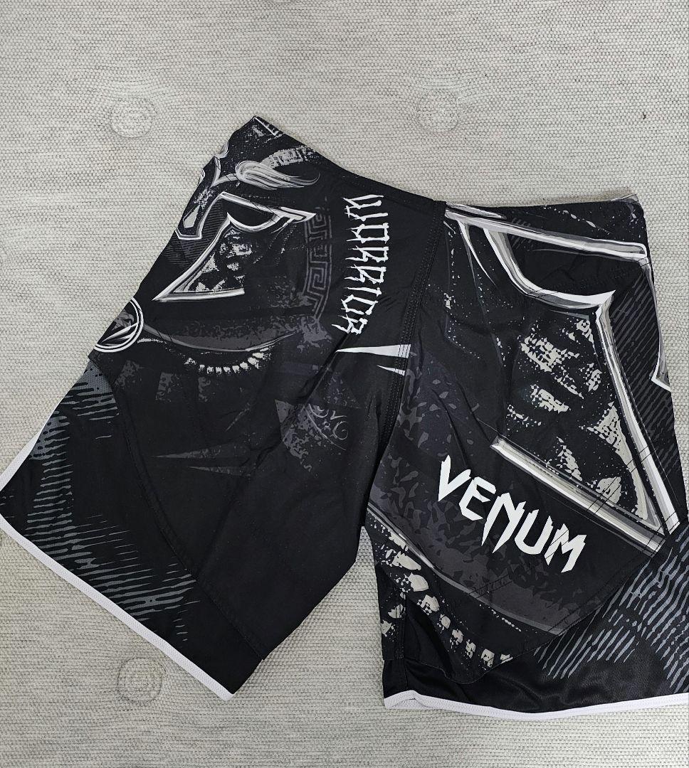 Venumベノム　ファイトショーツ　 GLADIATOR 3.0 黒白