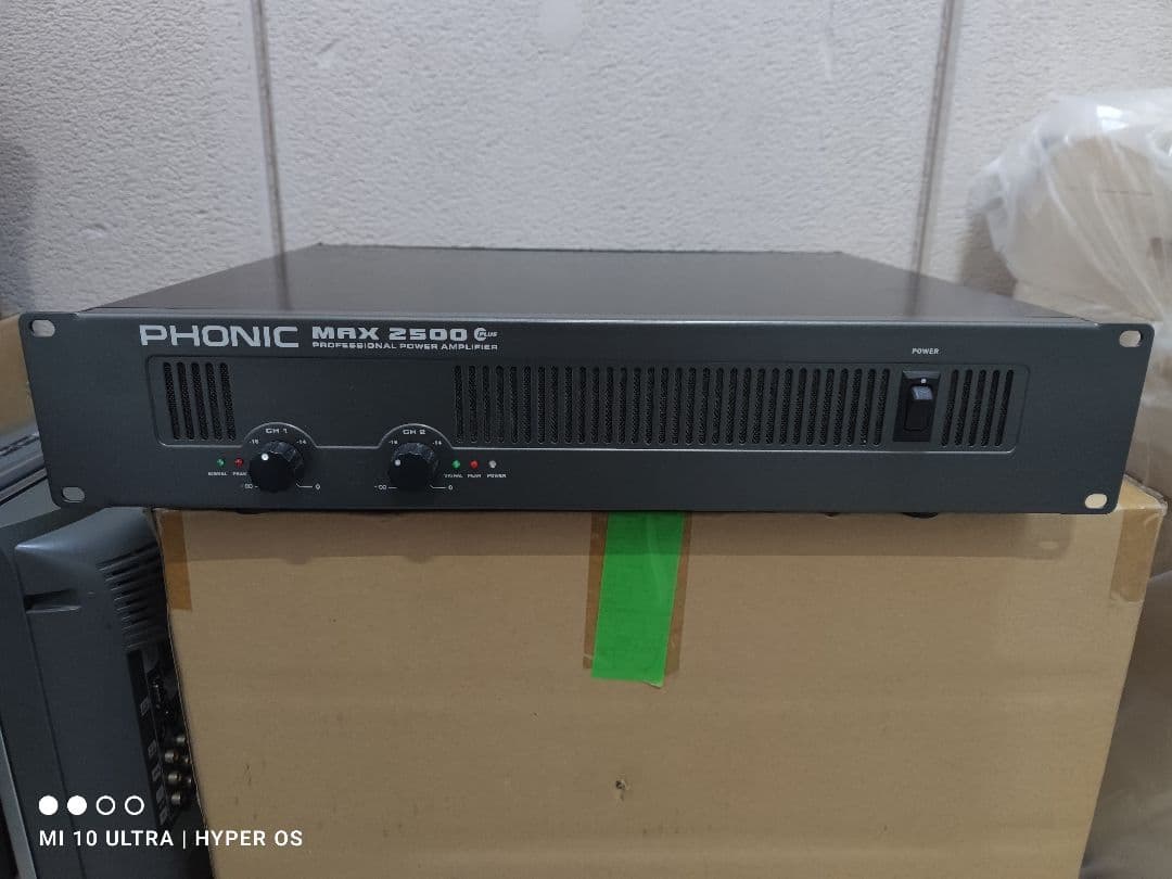 美品！PHONIC MAX 2500 PLUS パワーアンプ