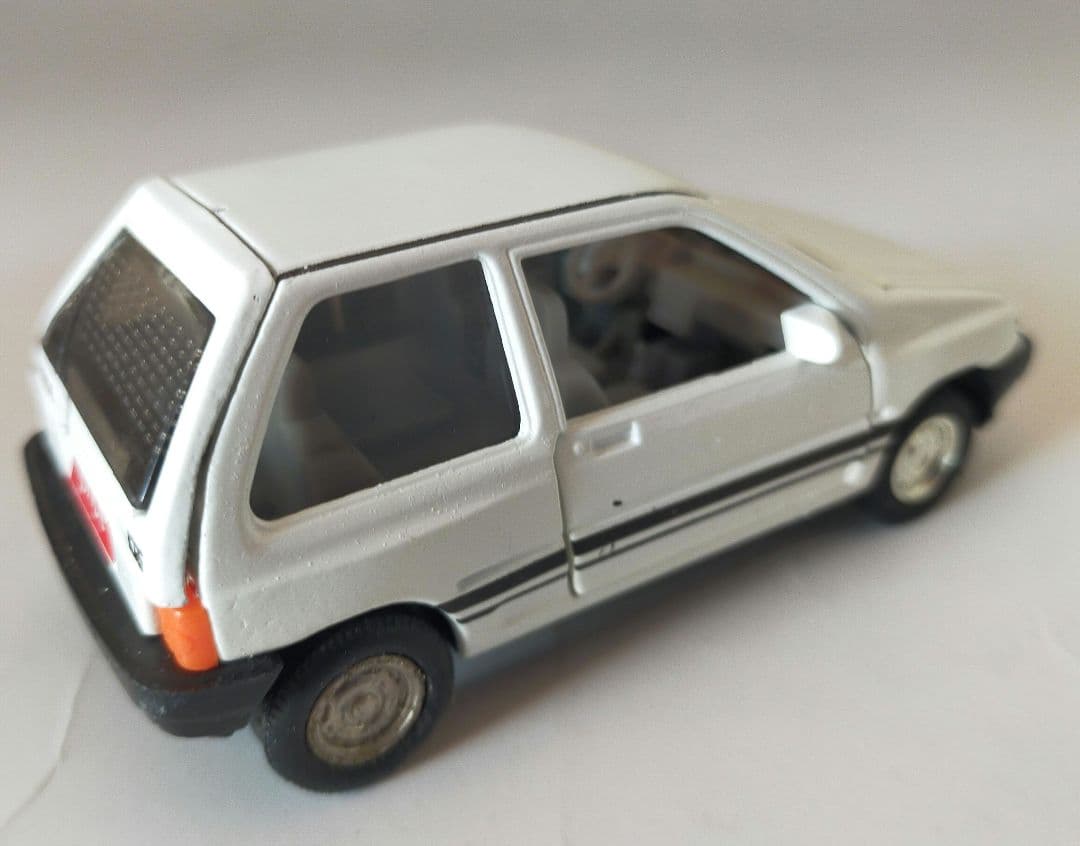 起亜 プライド (フォード フェスティバル)ミニカー