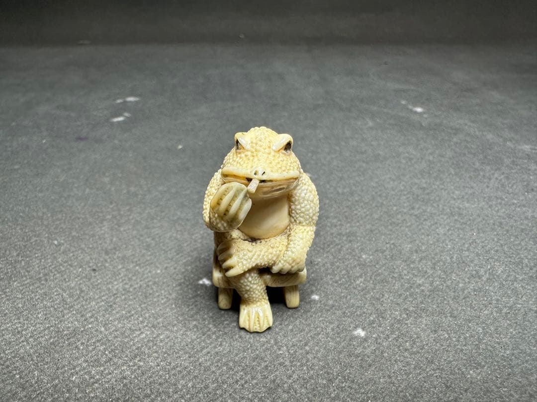 極上　根付　天然素材　アンティーク　和彫　置物　骨董　飾り物　古美術品　 置物