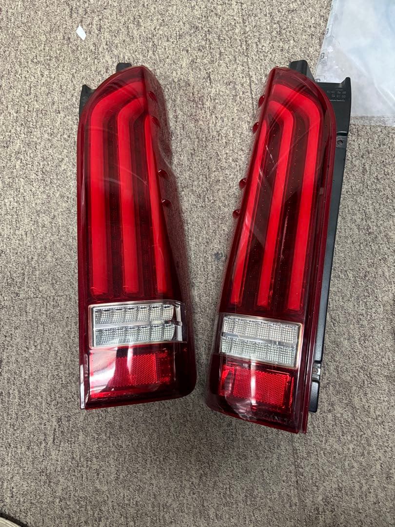 ハイエース　レガンス、バレンティ　LEDテールランプ