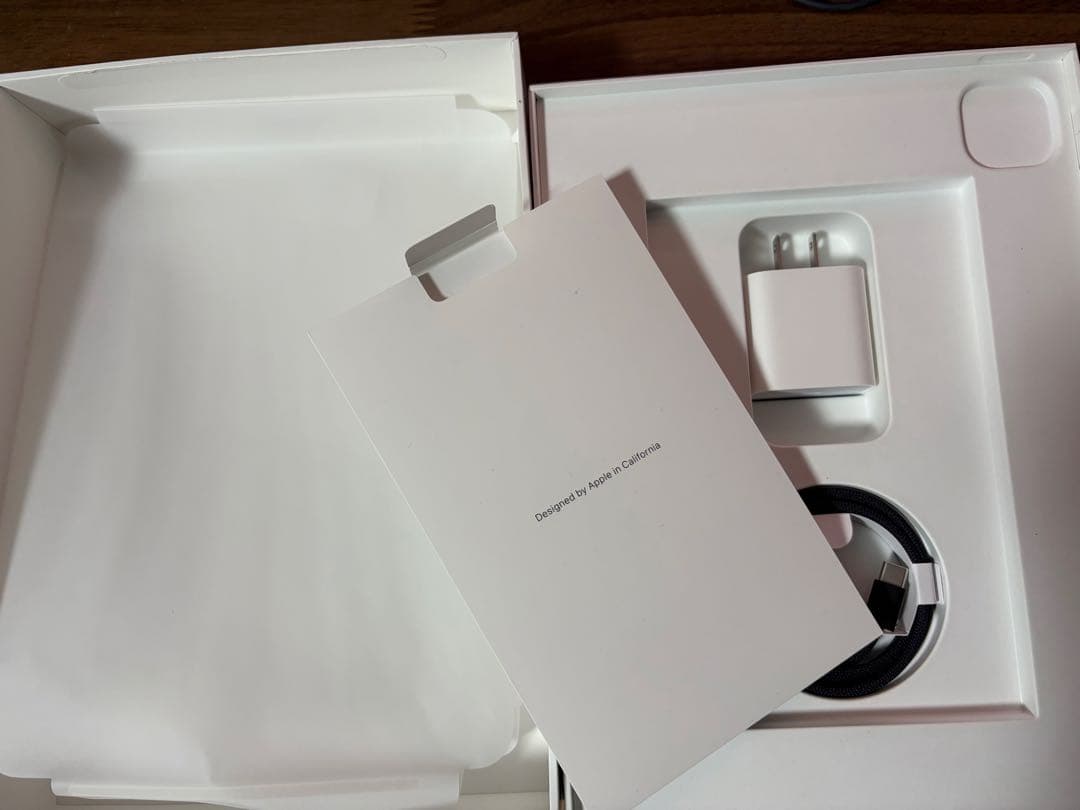 美品iPad Pro 11インチ M4 512GB Wi-Fi+Cellular