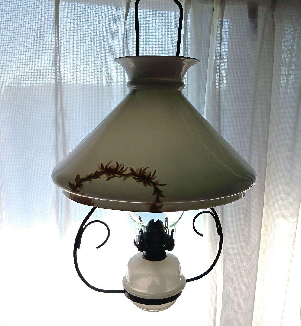 アンティークオイルランプ　　ミルクホワイト