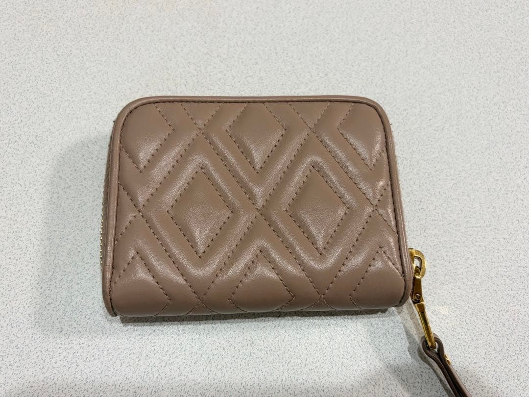 miu miu キルティングケース