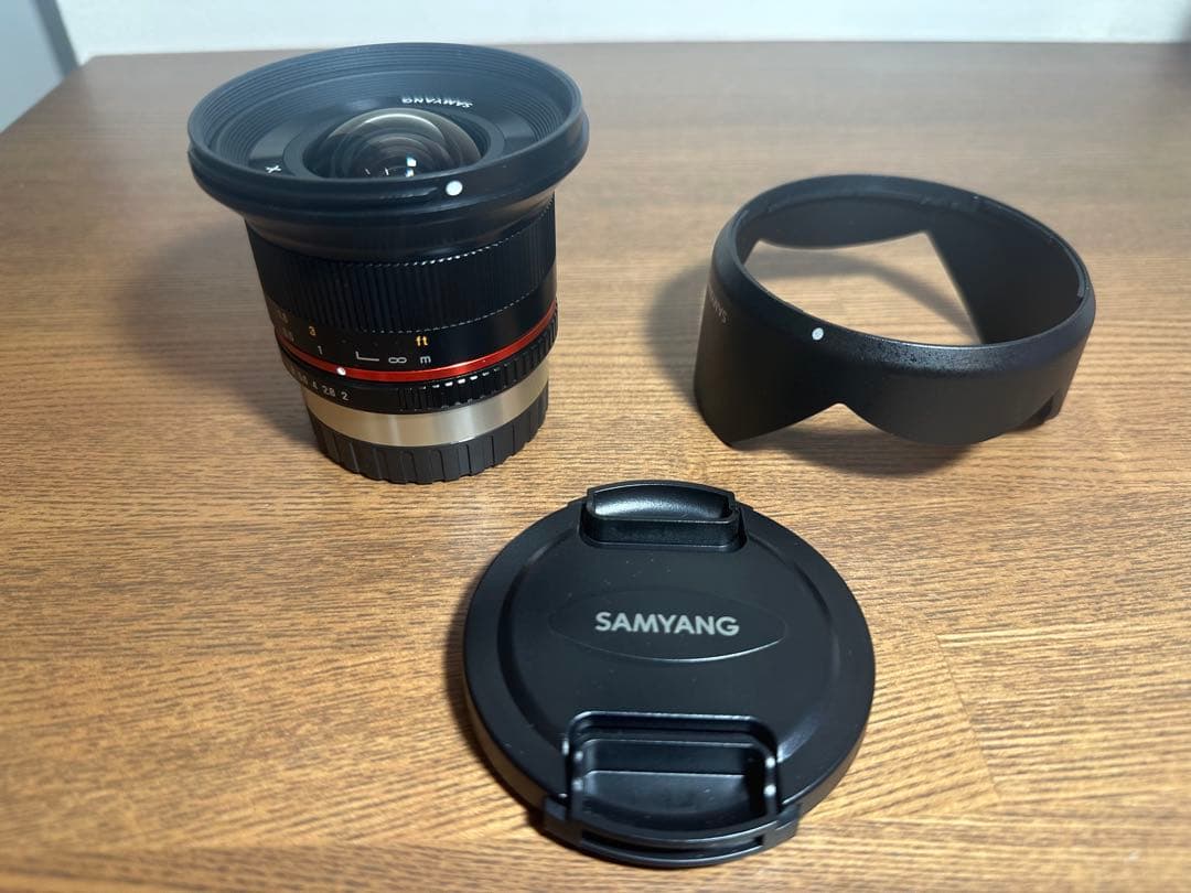 美品SAMYANG 12mm f2.0単焦点超広角レンズ　Xマウント