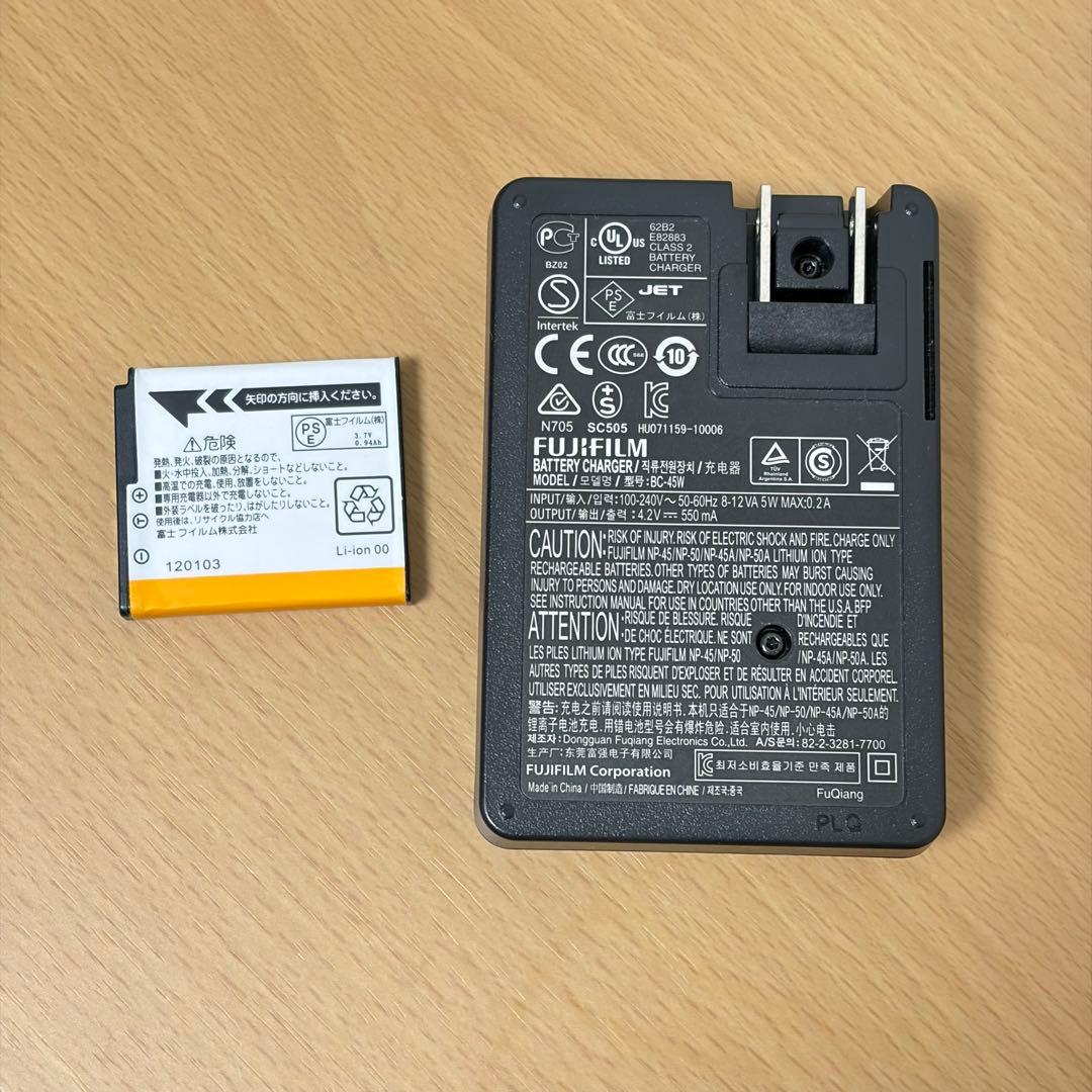 FUJIFILM FINEPIX F770EXR デジタルカメラ ホワイト