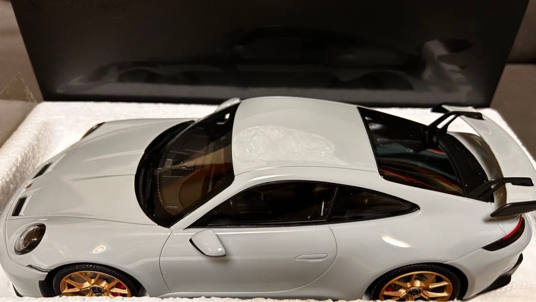 ラスト価格ミニチャンプス 1/18 ポルシェ911 (992) GT3 2021
