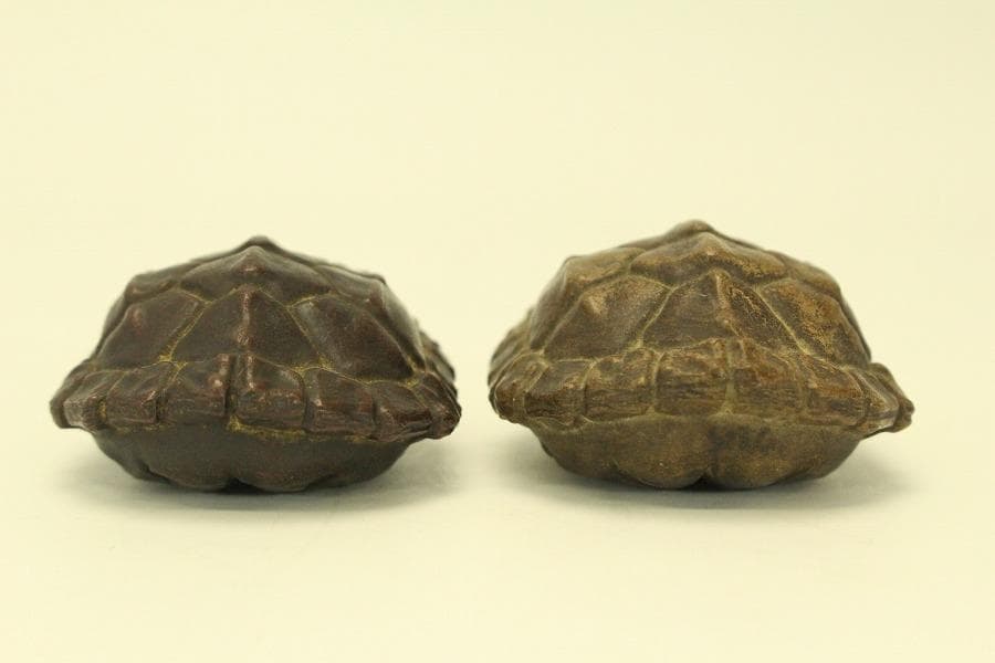 中国美術 紫泥 刻文字 亀甲羅 一対(HA532)