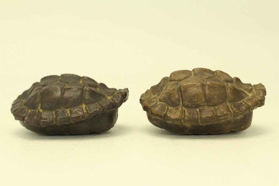 中国美術 紫泥 刻文字 亀甲羅 一対(HA532)