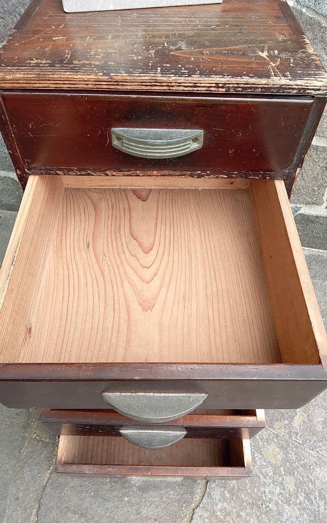 大正時代の収納家具　　アメリカンチックで渋め