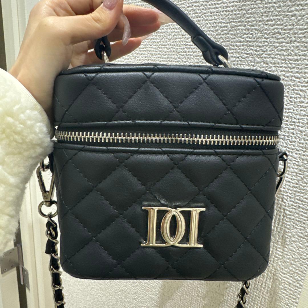 ダーリッチ バニティバッグ キルティングスクエアミニバッグ ブラック シルバー